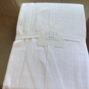 William Sonoma FETE rustic tablecloth 70 x 108”